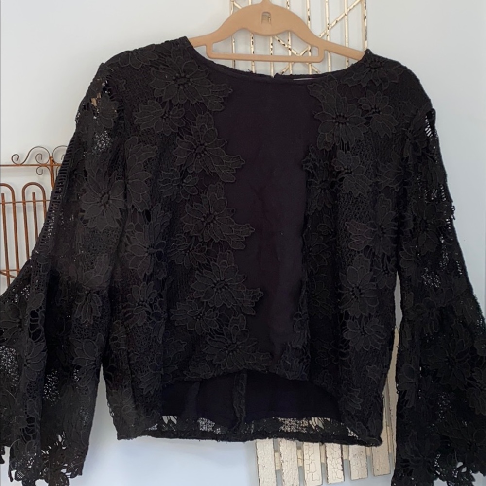 NWT AllisonNY crochet flower top w/ bell sleeves